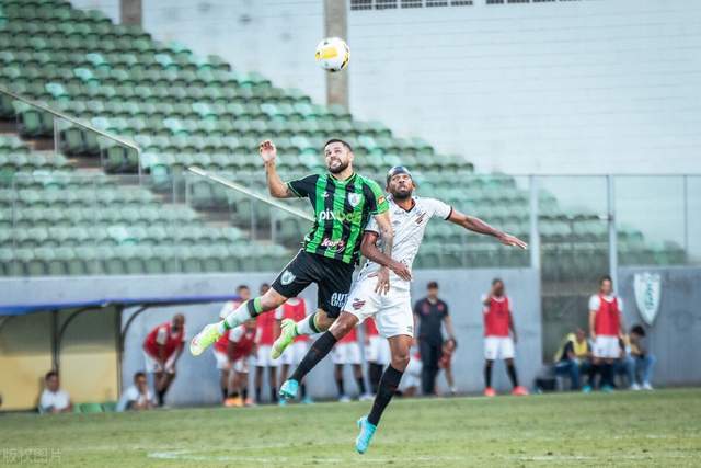 热刺传奇称凯恩值得金球奖，表现无人可敌